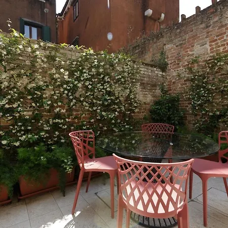 Private Courtyard Peggy Cozy Venise