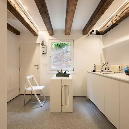 Private Courtyard Peggy Cozy *