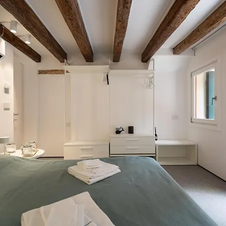 Private Courtyard Peggy Cozy