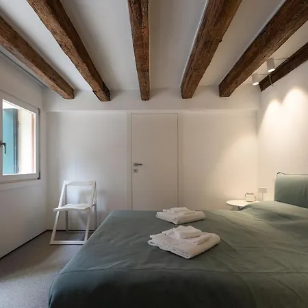 Private Courtyard Peggy Cozy