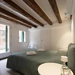 Appartamento Private Courtyard Peggy Cozy *