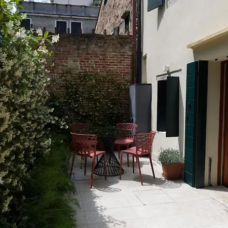 Private Courtyard Peggy Cozy דירה ונציה